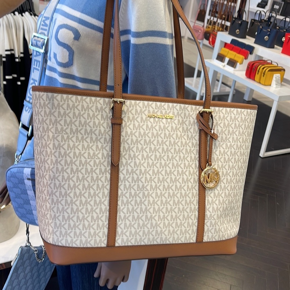 MICHAEL KORS
Jet Set Travel Large Logo Tote Shoulder Bag
COLOR VANILLA 
NWT - Picture 2 of 16
